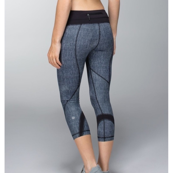 Lululemon Run: Inspire Crop II *All Luxtreme Burlap Texture Black Dune / Black 8 - Picture 6 of 12
